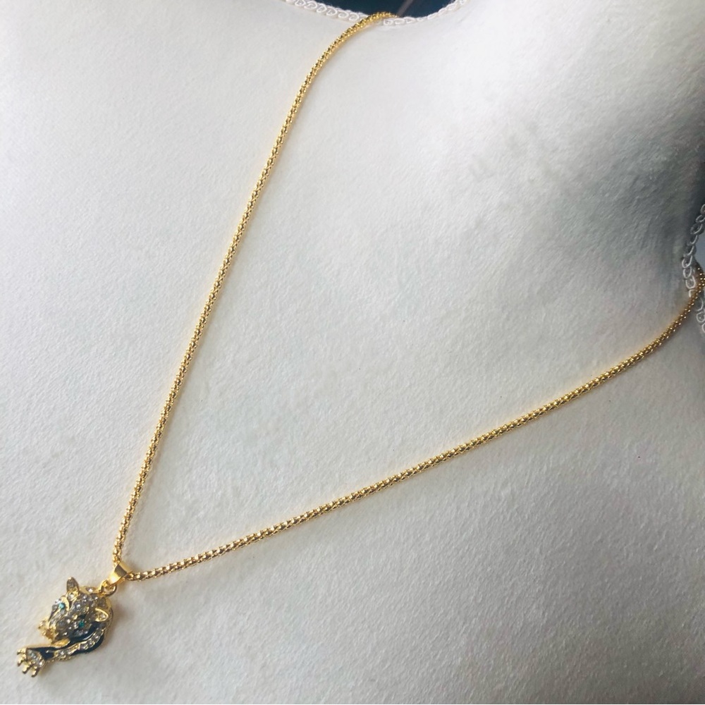 Growling tiger shiny gold emerald eye enamel pendant on chain necklace - Picture 10 of 12